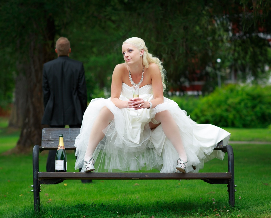 Сексуальная невеста искушает на кресле