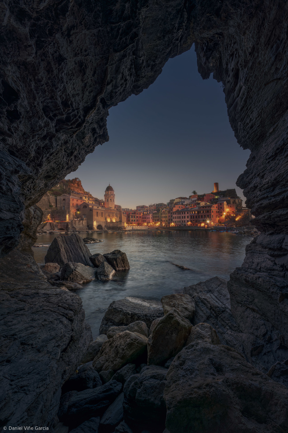 Vernazza Cave by Daniel Vi??e Garcia