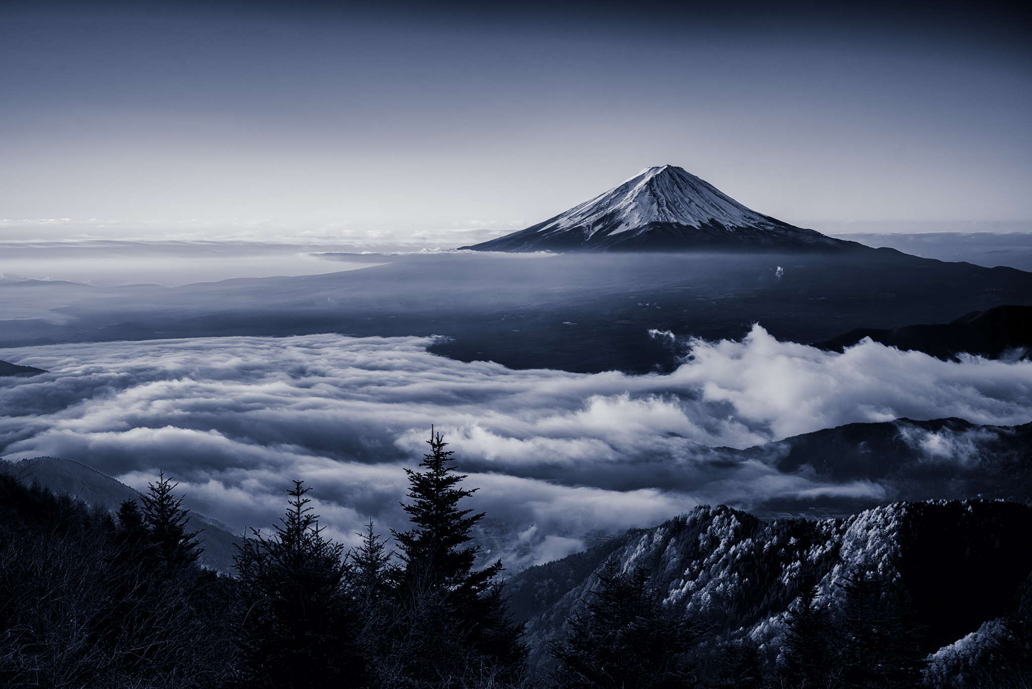 Гора Фудзи из окна