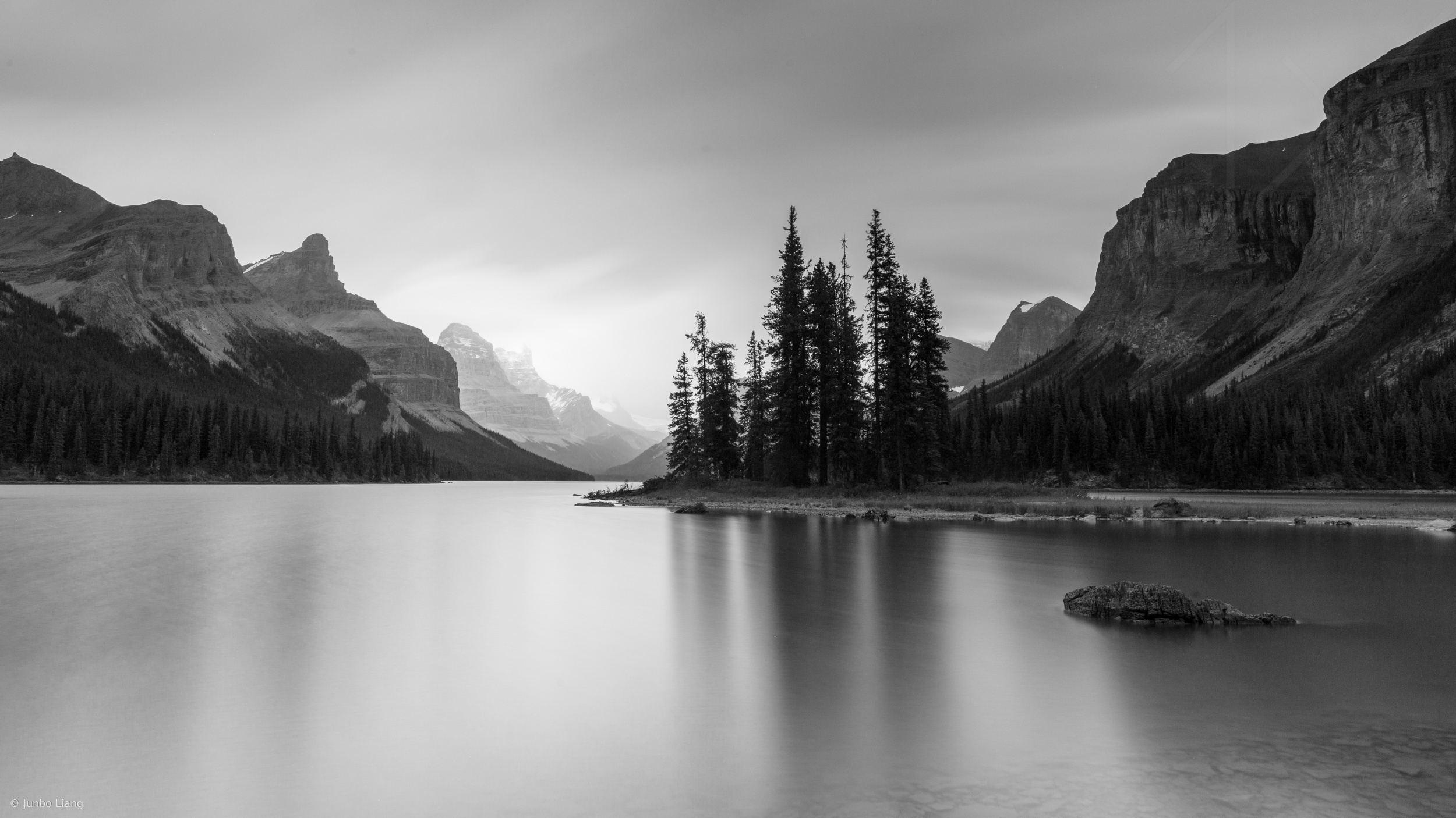 Maligne Lake by Junbo Liang