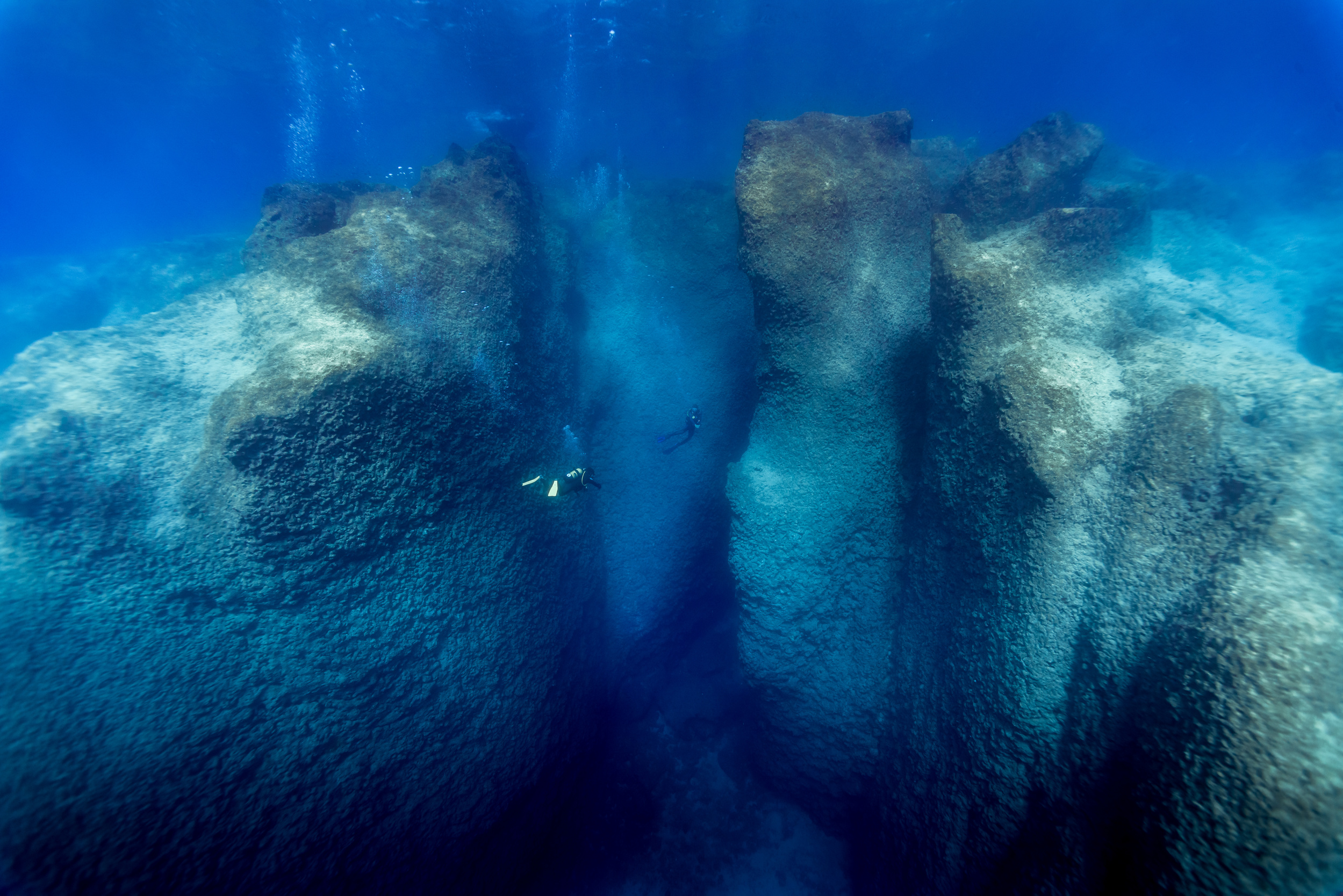 Были глубокие океаны. Риф Сильфра Исландия. Разлом Сильфра Исландия. Подводный водопад в Северном Ледовитом океане. Дно океана.