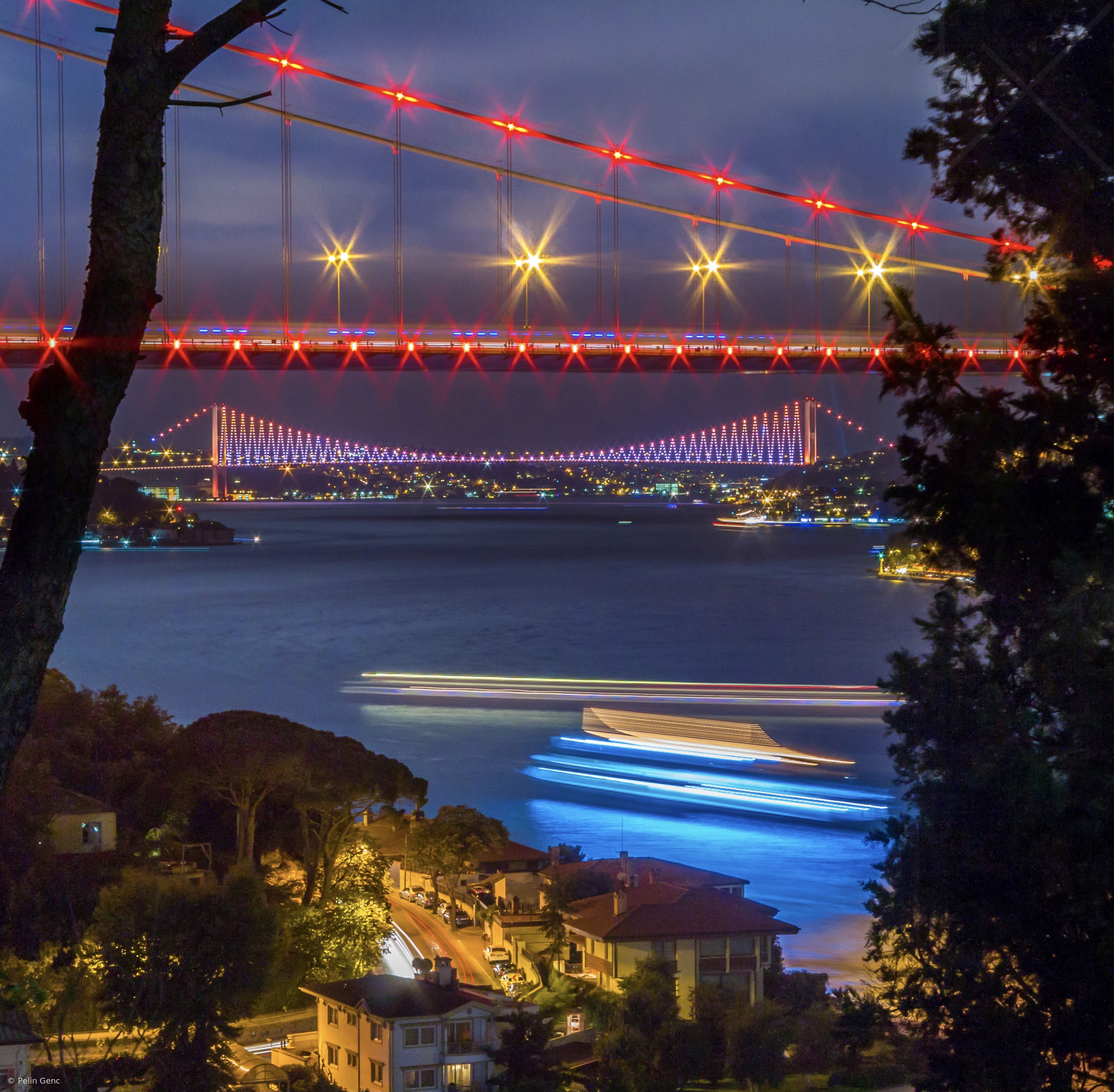 Стамбульский мост через босфор ночью