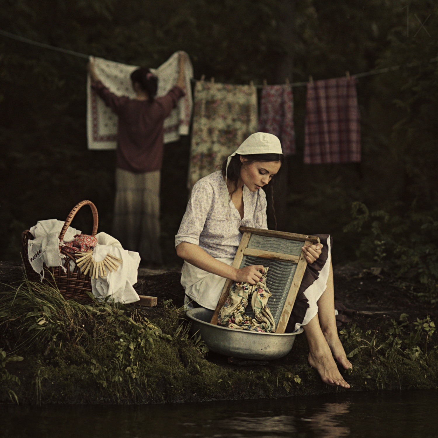 Женщины стирают на речке. Фотограф Дэвид Дубницкий деревня. Фотограф Дэвид Дубницкий Прачечная.