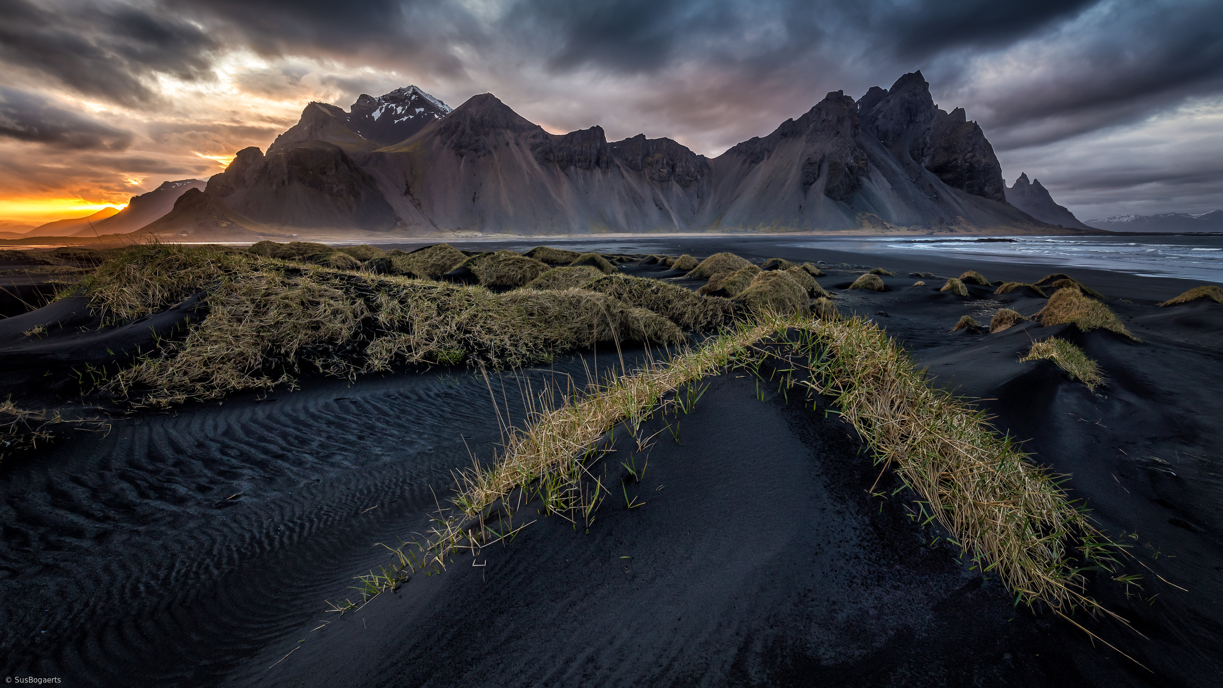 Vestrahorn sunset by Sus Bogaerts