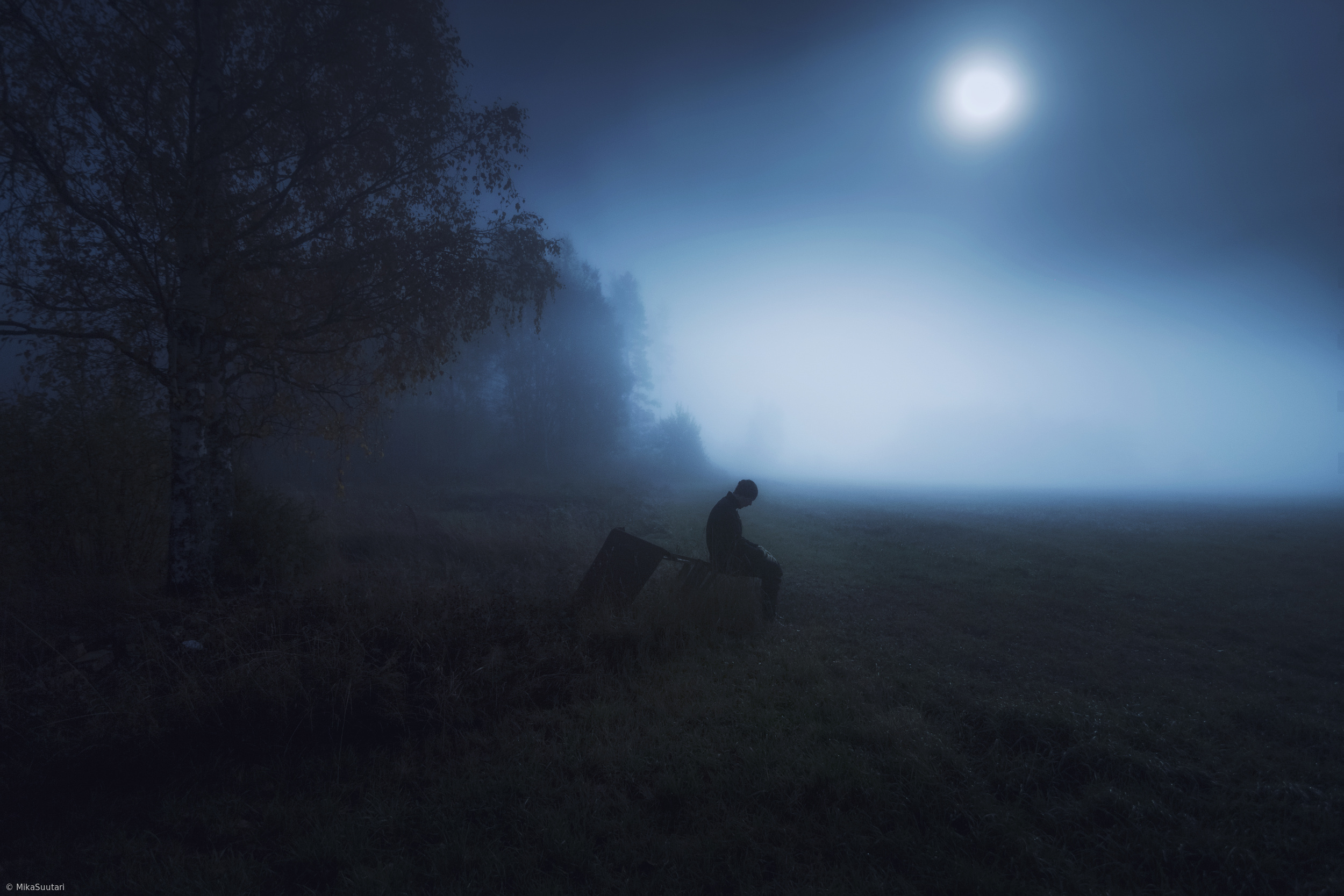 Луна туман песня. Луна в тумане. Поле туман Луна мистика. Иллюстрация к стихотворению полный месяц встал над лугом.